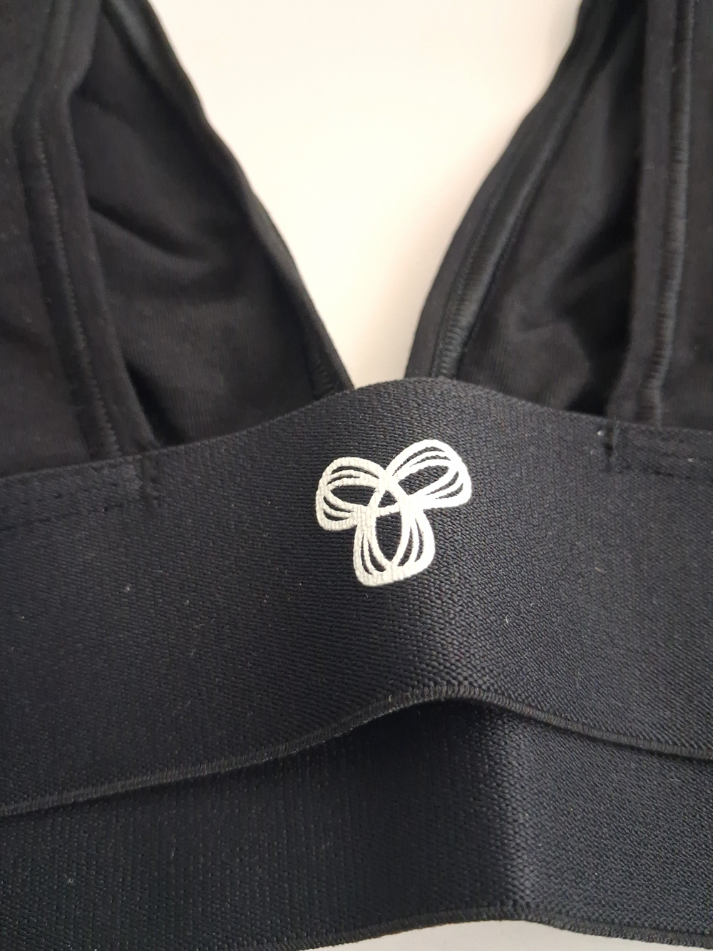TNA Black Wireless Deep V Bralette - Picture 7 of 13